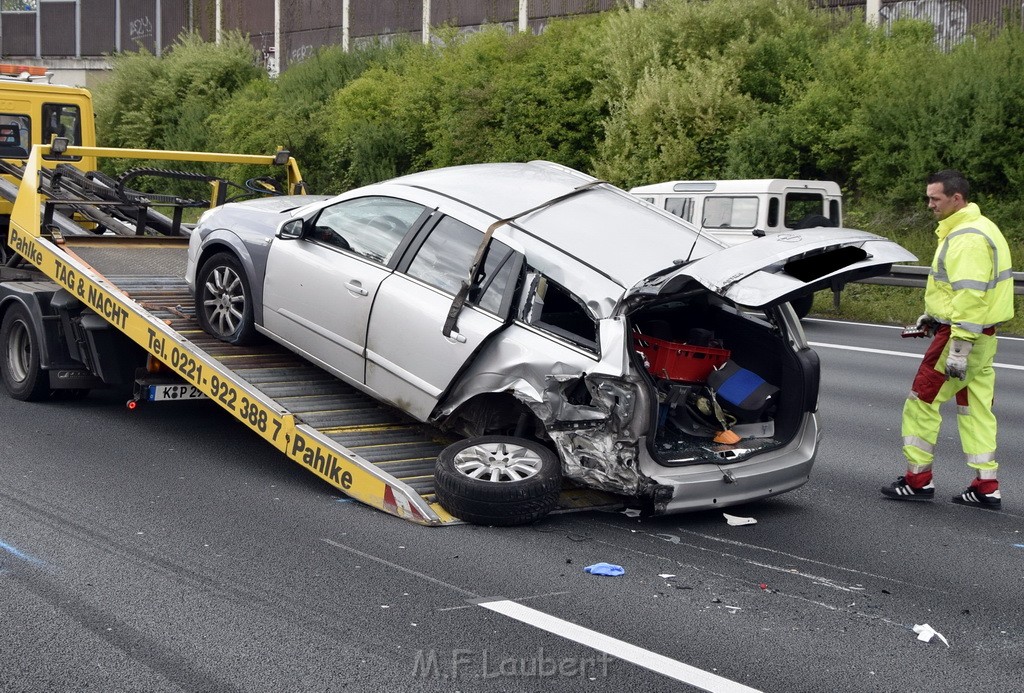 VU Auffahrunfall A 3 Rich Oberhausen kurz vor AS Koeln Dellbrueck P187.JPG - Miklos Laubert